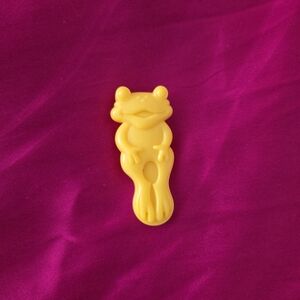 My Little Pony Yellow Frog Shaped Brush